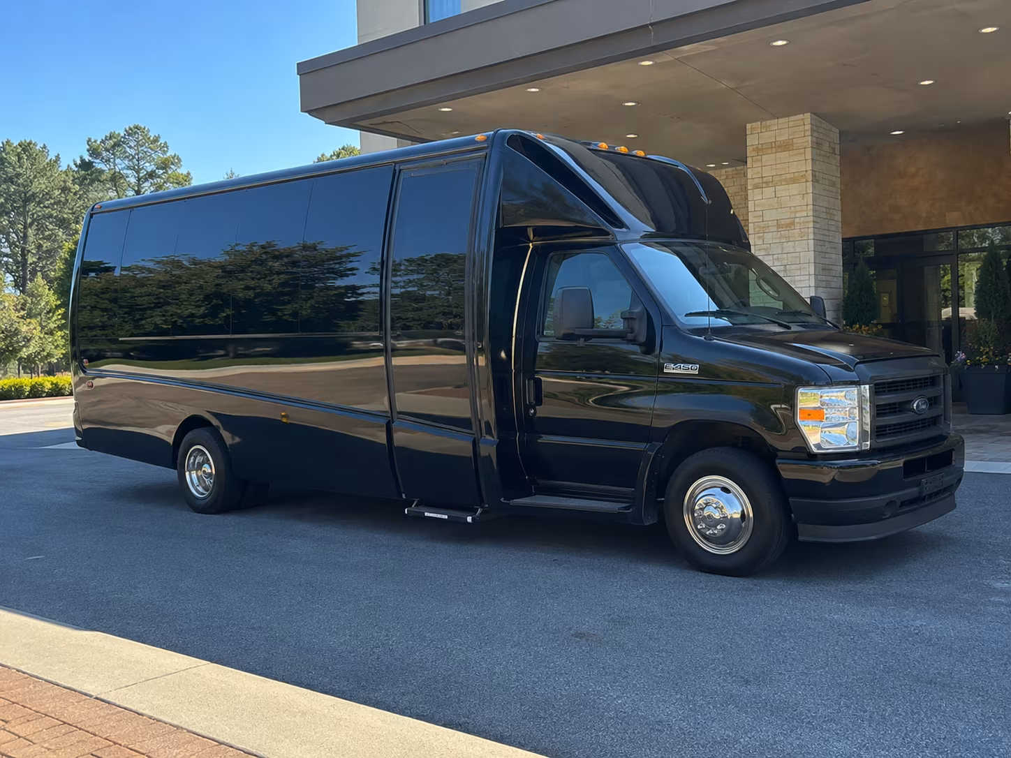 bakersfield bus rentals for california road trips and arizona travel