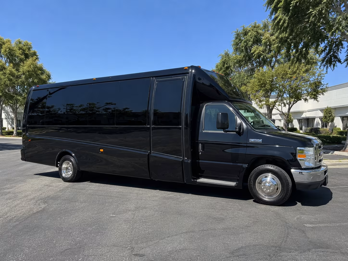 rent a bakersfield prom party bus or charter bus today